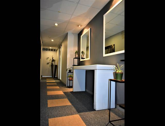 59M² BUILDING TO LET IN FOURWAYS
